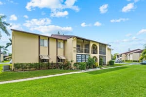 317  Pine Ridge Circle   B-1, Green Acres, FL 33463 Sold 12/07/22