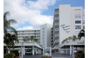 301 Lake Shore Dr, Lake Park, FL 33403, Sold 04/27/23