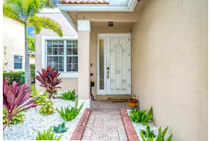 11837 SW 8th Street, Pembroke Pines, FL 33025 Sold 11/28/22