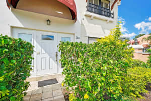 15 Uno Lago Dr, North Palm Beach, FL 33408, Sold 12/09/22