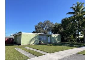 650 Hibiscus Dr, Royal Palm Beach, FL 33411, Sold 11/30/22