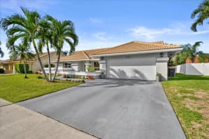 5774  Sun Pointe Circle, Boynton Beach, FL 33437 Sold 12/01/22