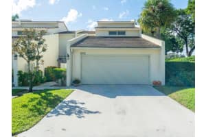 8020  Edgemere Lane, Palm Beach Gardens, FL 33410 Sold 01/17/23