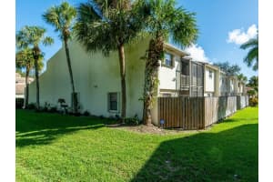 8020  Edgemere Lane, Palm Beach Gardens, FL 33410 Sold 01/17/23