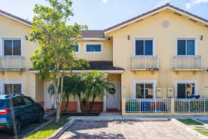 7458 NW 178th Terrace, Hialeah, FL 33015 Sold 12/09/22