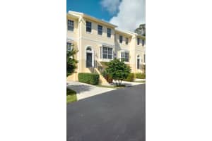 1625 42nd Square, Vero Beach, FL 32960, Sold 02/17/23