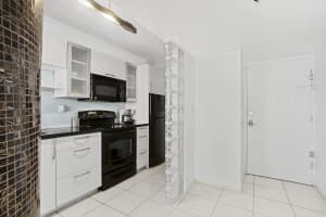 100 Lincoln Rd, Miami Beach, FL 33139, Sold 01/20/23