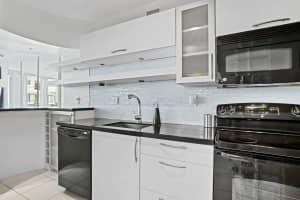 100 Lincoln Rd, Miami Beach, FL 33139, Sold 01/20/23
