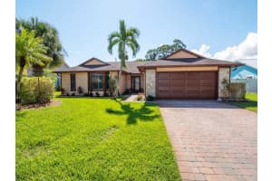 945  4th Lane, Vero Beach, FL 32962 Sold 11/29/22
