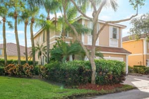 1110  Oysterwood Street, Hollywood, FL 33019 Sold 01/12/23