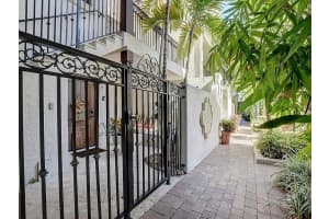 65 NE 4th Avenue   E, Boynton Beach, FL 33483 Sold 04/07/23