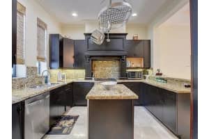 65 NE 4th Avenue   E, Boynton Beach, FL 33483 Sold 04/07/23