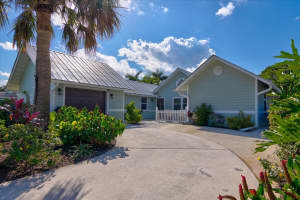 1381 SW Vizcaya Circle, Palm City, FL 34990 Sold 01/27/23