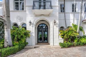 681  Hermitage Circle, Palm Beach Gardens, FL 33410 Sold 05/11/23