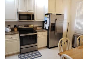 8  Harbour Isle Drive  E 305, Fort Pierce, FL 34949 Sold 08/31/23