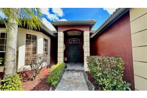 4002 E Lake Estates Dr, Davie, FL 33328, Sold 05/18/23