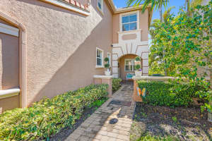107  Isle Verde Way, Palm Beach Gardens, FL 33418 Sold 05/17/23