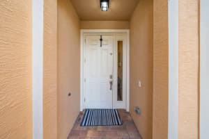 663 SW Glen Crest Way, Stuart, FL 34997 Sold 06/02/23