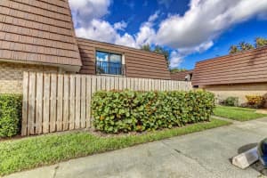 1216  12th Lane, Palm Beach Gardens, FL 33418 Sold 01/23/23