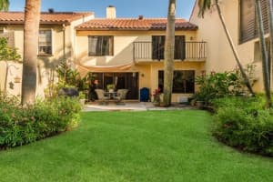 9  Via Lago, Boynton Beach, FL 33435 Sold 04/18/23