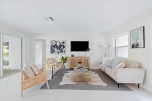 911 SW 27th Terrace, Boynton Beach, FL 33435 Sold 02/21/23