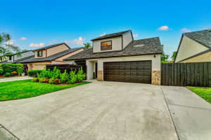 119  Beaumont Lane, Palm Beach Gardens, FL 33410 Sold 05/19/23