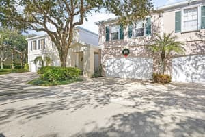 31 Oakland Court Tequesta, FL 33469 Sold 04/03/23