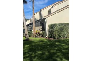 216  Oak Harbour Drive   216 Juno Beach, FL 33408 Sold 05/25/23