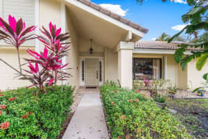 110 Bayberry Circle Jupiter, FL 33458 Sold 03/03/23