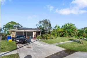 2604 Doral Way Riviera Beach, FL 33407 Sold 04/26/23