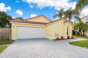 121 Applewood Drive Green Acres, FL 33463 Sold 03/07/23