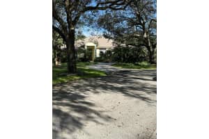 9947 Se Oak Tree Terrace Jupiter, FL 33469 Sold 06/15/23