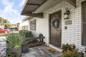 4791 Blue Pine Circle Lake Worth, FL 33463 Sold 03/13/23