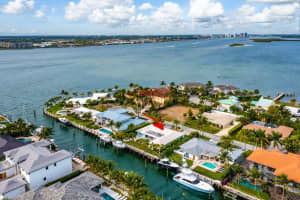 1041 Gulfstream Way Singer Island, FL 33404 Sold 02/13/23