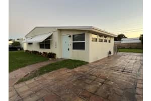 588 Sioux Road Lake Worth, FL 33462 Sold 02/17/23
