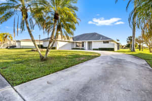 7614  Oakmont Drive Lake Worth, FL 33467 Sold 03/27/23