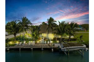 125  Queen Catherina Court Hutchinson Island, FL 34949 Sold 02/23/23