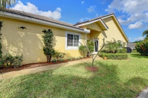 175 N Lakeshore Drive Hypoluxo, FL 33462 Sold 06/07/23