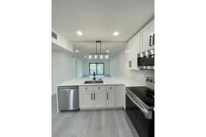 5 Abbey Lane 207, Delray Beach, Fl 33446 Delray Beach, FL 33446 Sold 02/28/23