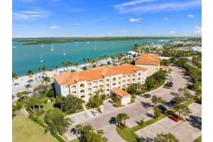 35 Harbour Isle Drive W 205 Hutchinson Island, FL 34949 Sold 03/31/23