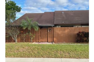 303 Springdale Circle Palm Springs, FL 33461 Sold 02/08/23