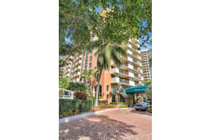 2951 S Bayshore Dr Drive 905 Miami, FL 33133 Sold 02/28/23