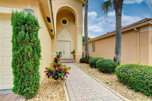 8302 Genova Way Lake Worth, FL 33467 Sold 04/10/23