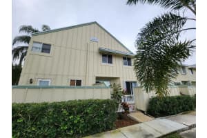 6263 Riverwalk Lane 2 Jupiter, FL 33458 Sold 05/08/23