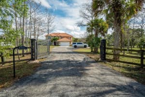 2924  Deer Run Trail Loxahatchee, FL 33470 Sold 02/15/23