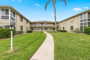 32 Lake Vista Trail 104 Port Saint Lucie, FL 34952 Sold 04/24/23