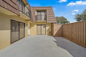 729 7th Court Palm Beach Gardens, FL 33410 Sold 03/16/23