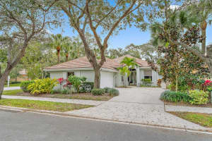 100 S Hampton Drive Jupiter, FL 33458 Sold 04/19/23