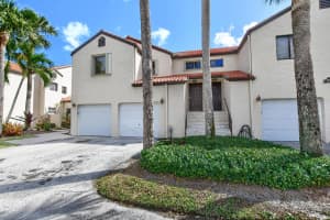 17 Via De Casas Sur 203 Boynton Beach, FL 33426 Sold 03/31/23