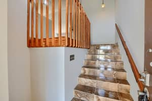 17 Via De Casas Sur 203 Boynton Beach, FL 33426 Sold 03/31/23